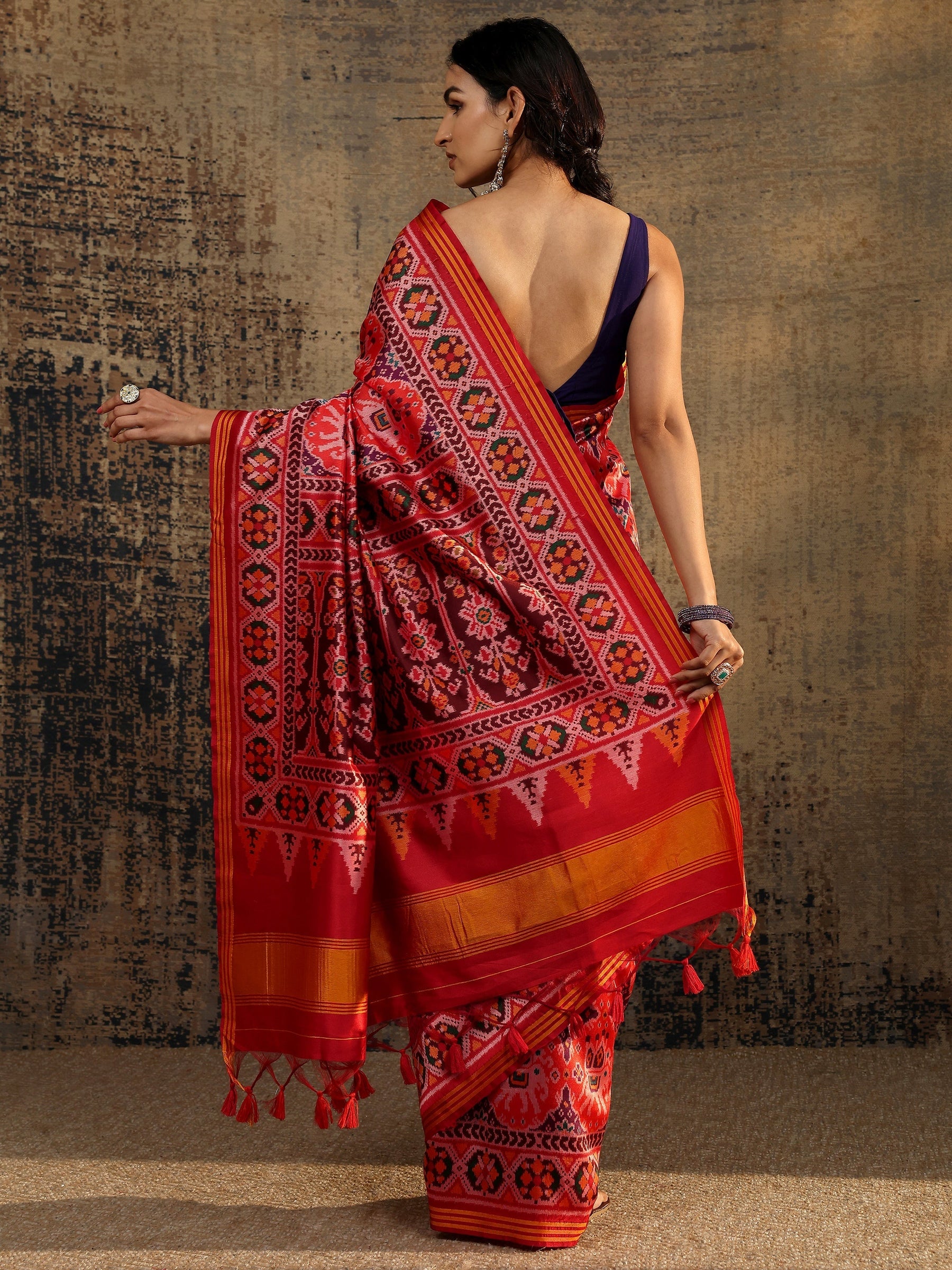 Multi Abstract Printed Silk Saree With Unstitched Blouse Piece