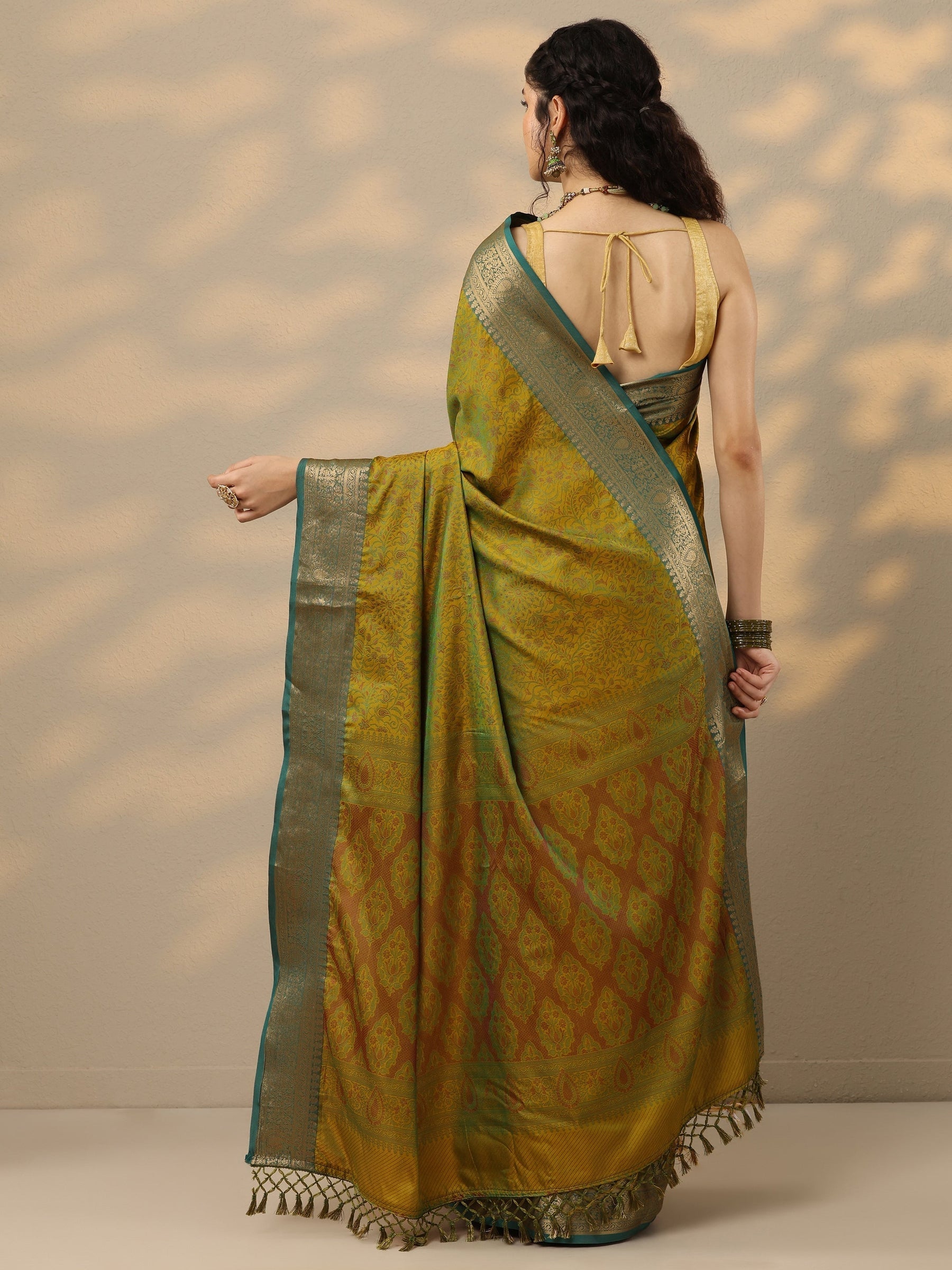 Green Woven Design Banarasi Silk Blend Saree With Unstitched Blouse Piece